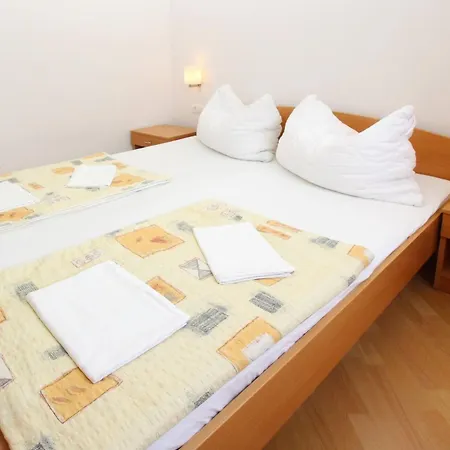 Πανσιόν Mikulan Nara 4*