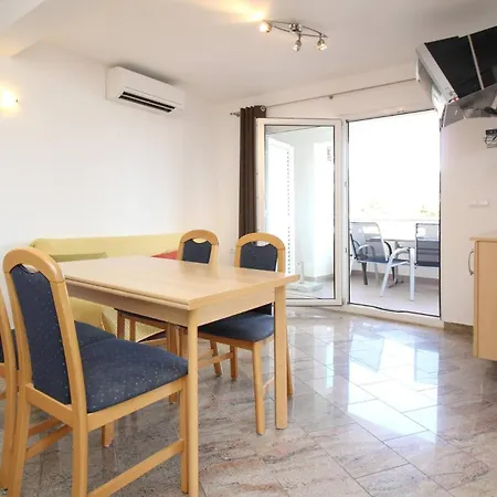 Mikulan Nara Πανσιόν 4*